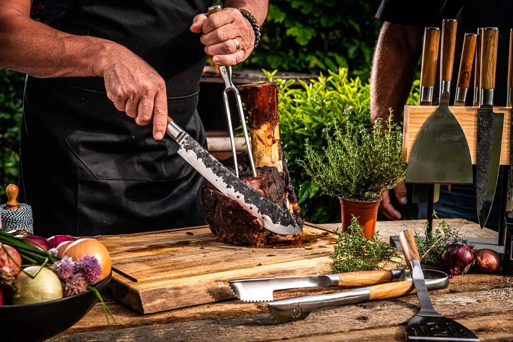Nůž Forged Olive – ruční zpracování a detail čepele